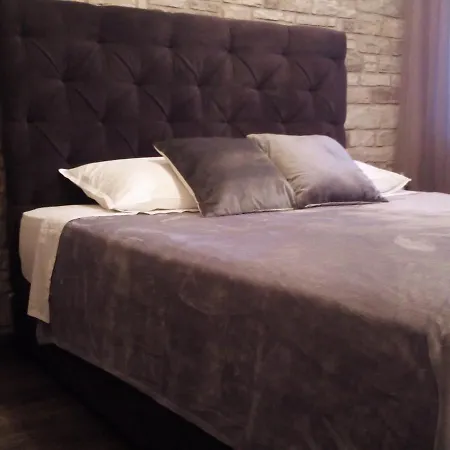 Lux 1